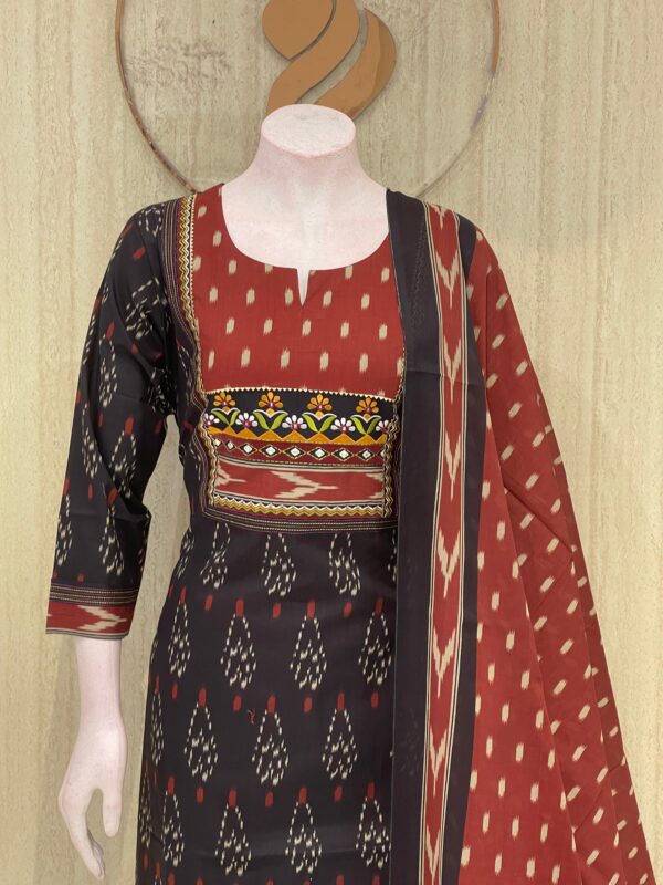 Breathable women daily wear cotton kurtis and lightweight floral printed festive outfits
